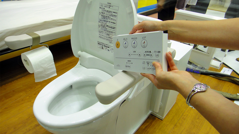 Illustration for article titled A Fully Flushable Toilet That Comes To You